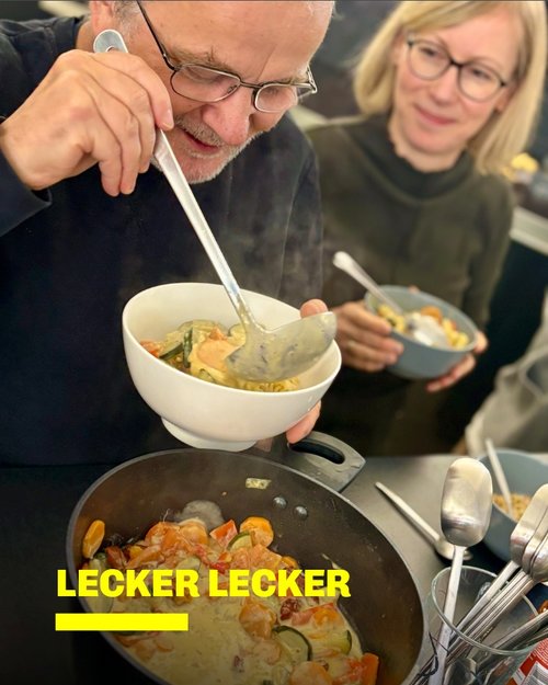 Wir können nicht nur wilde Ideen produzieren – wir können auch kochen - dank unserer neuen Küche jetzt wirklich.
Und das...