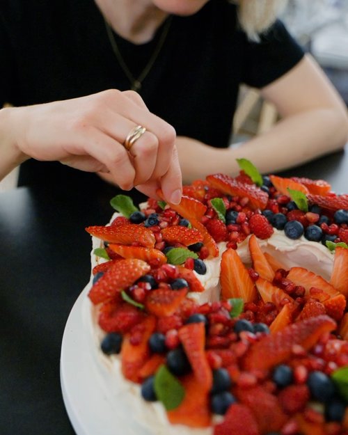 Pünktlich zum Auftakt der Fastenzeit feiern wir das cremig-fruchtige-fluffige Leben – und natürlich Fraukes Geburtstag....