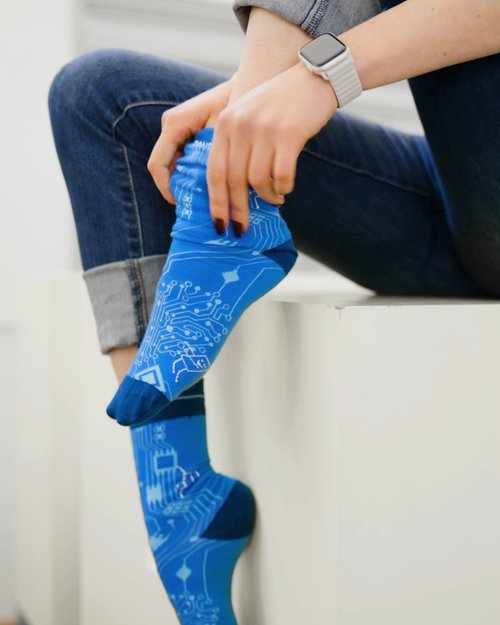 Mailand, Paris, Harz. Die Laufstege der Welt haben ein neues It-Piece. 🧦

Wer bei Tonfunk an "SMD" denkt, denkt an...